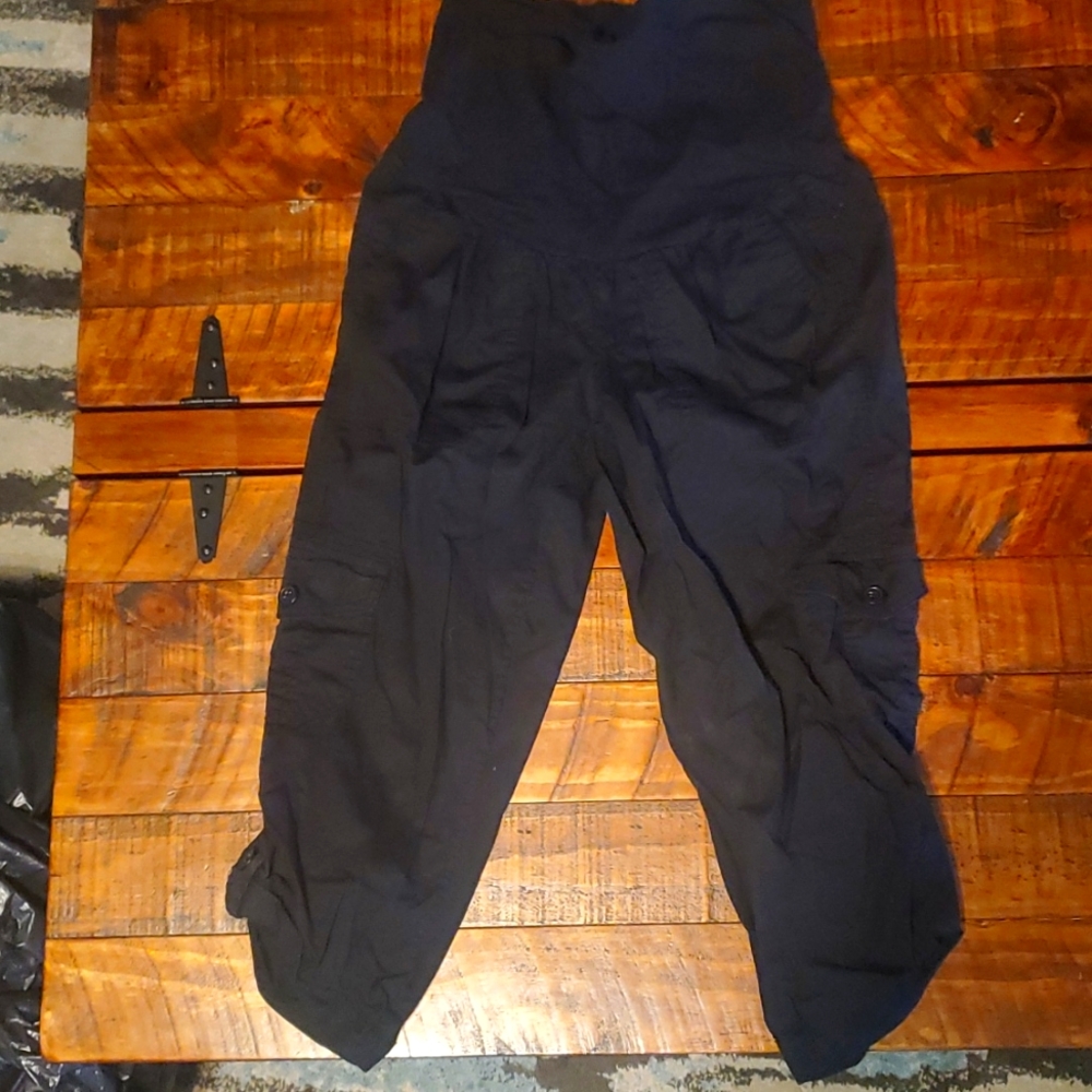 Maternity capris